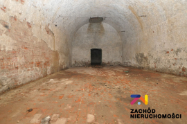 Zabytkowe Podziemia Nieopodal Zamku W Żarach